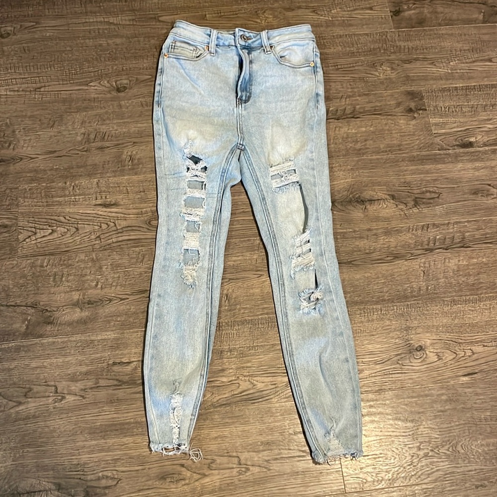 Distressed skinny jeans